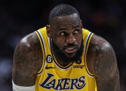 詹姆斯复出首战，掀起高潮状态火爆，逆转取胜成为焦点！